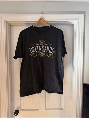 Los Delta Saints Black Graphic Tee - Men's Casual Shirt